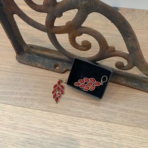 AVON Antiqued Leaf Chandelier Red Earrings New in Box